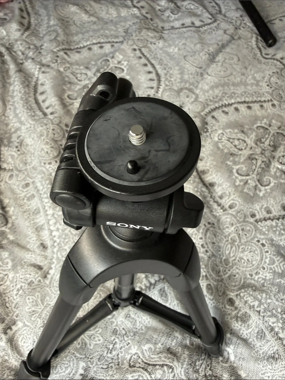 Sony VCT - R100 Tripod